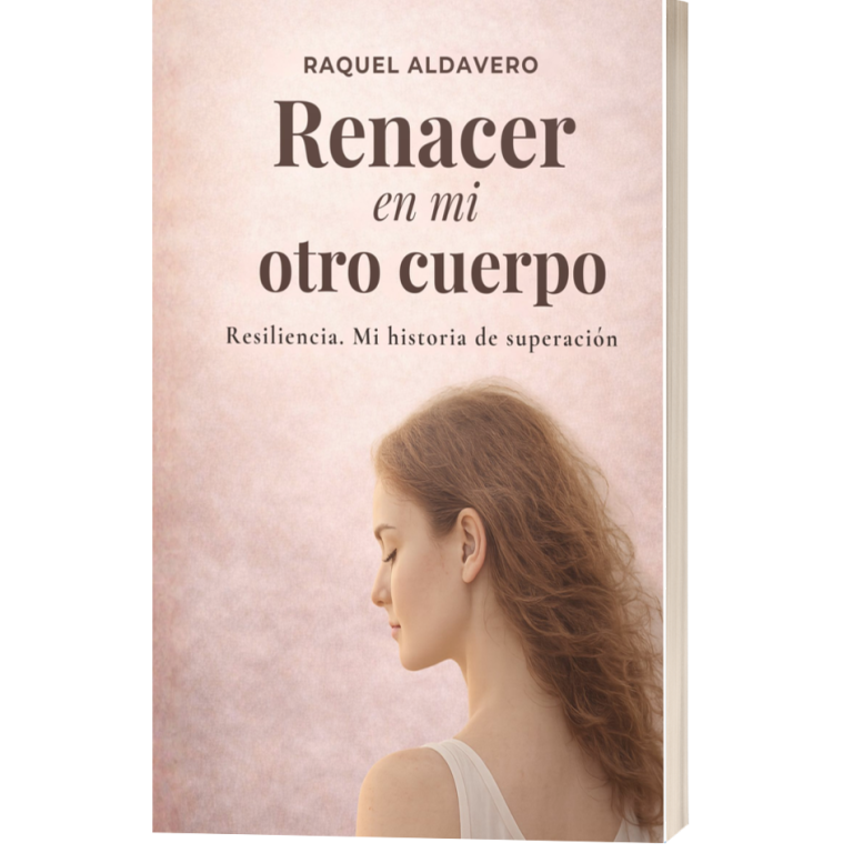 Libro titulado "Renacer en mi Otro Cuerpo" con una mariposa y manos sosteniéndolo.